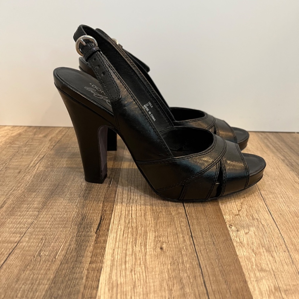 Donald J. Pliner 6M  Vero Cuoio Vintage Open Toe Black Leather Heels